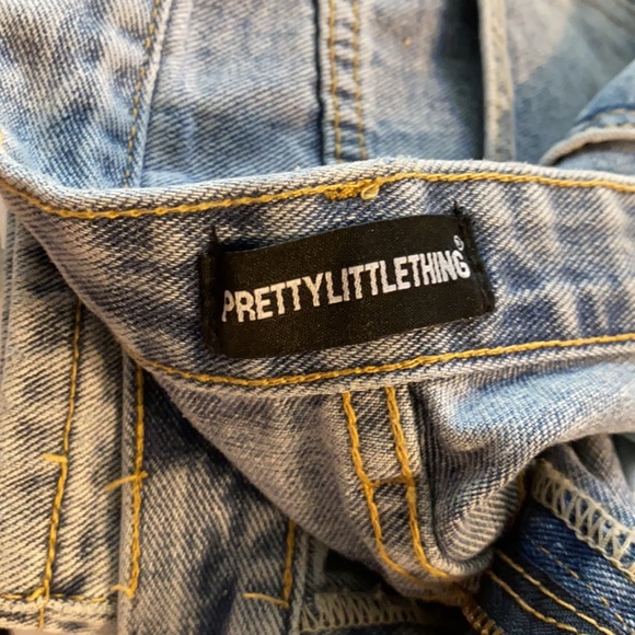 Pretty Little Thing Ripped Knee Straight Jeans - Picture 4 of 5